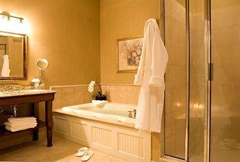 The Clarke Hotel Уокешо Экстерьер фото