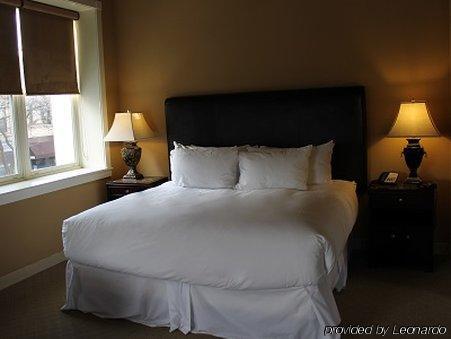 The Clarke Hotel Уокешо Экстерьер фото